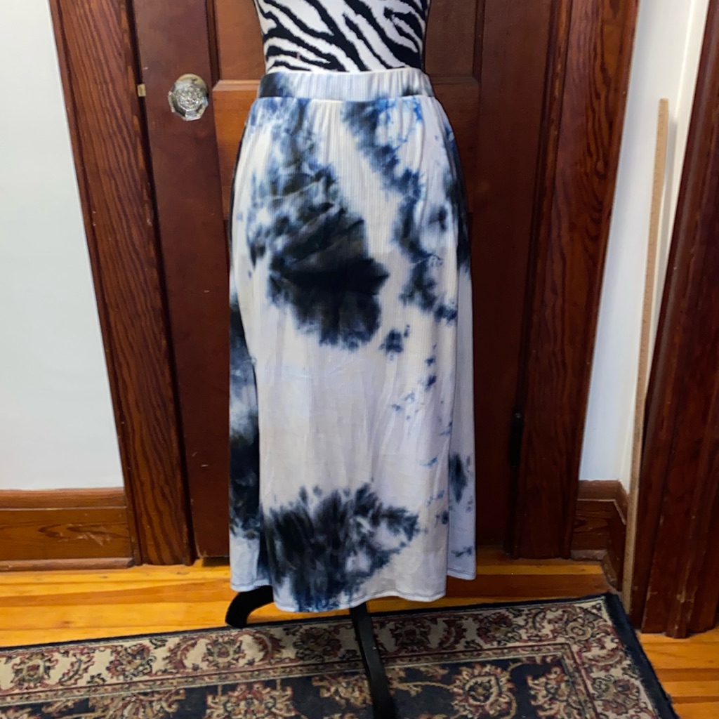 Good Luck Gem Textured Blue And White Tie-Dye Skirt New With Tag Size Large